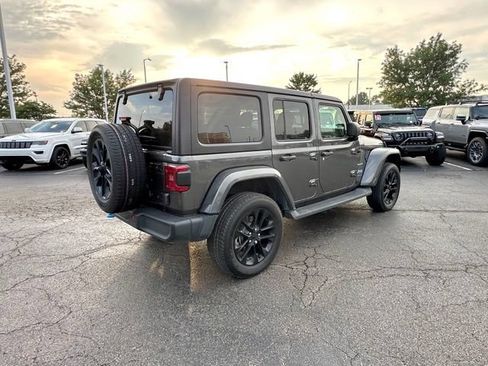 Used 2022 Jeep Wrangler Unlimited Sahara w/ Cold Weather Group AWD/4WD image 14