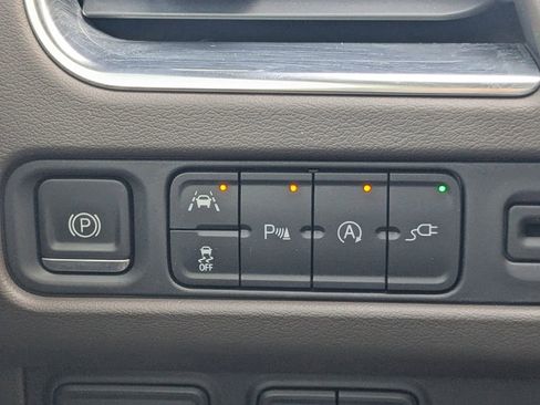 Used 2021 GMC Yukon XL SLT w/ SLT Premium Package image 33