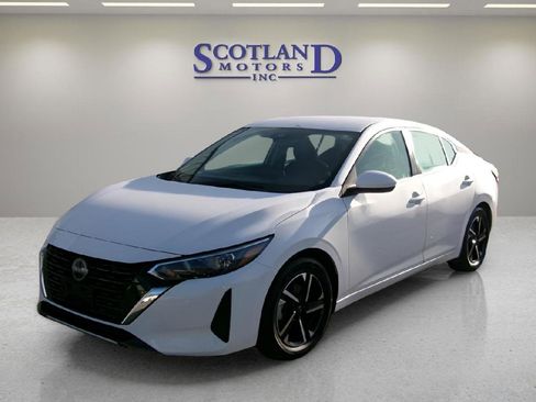 Used 2025 Nissan Sentra SV image 2