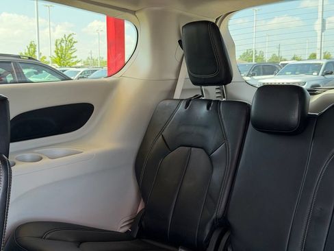 Used 2024 Chrysler Pacifica Touring-L FWD image 29