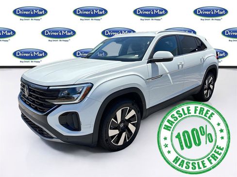 Used 2025 Volkswagen Atlas Cross Sport SE image 3