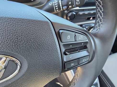 Used 2025 Hyundai Venue SEL FWD image 18