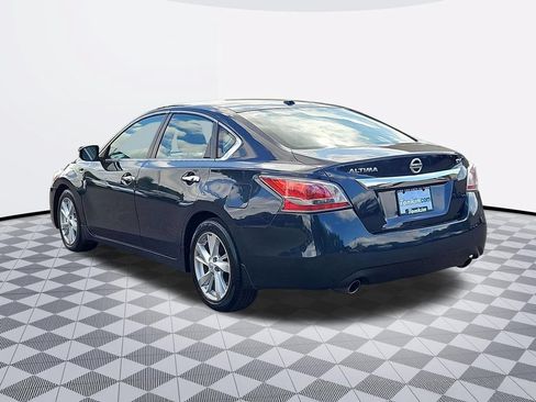 Used 2015 Nissan Altima 2.5 SV w/ Convenience Package FWD image 4