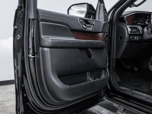 Used 2022 Lincoln Navigator Reserve image 48