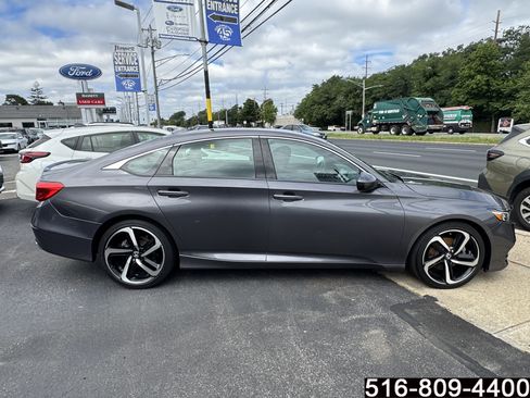 Used 2018 Honda Accord Sport image 4