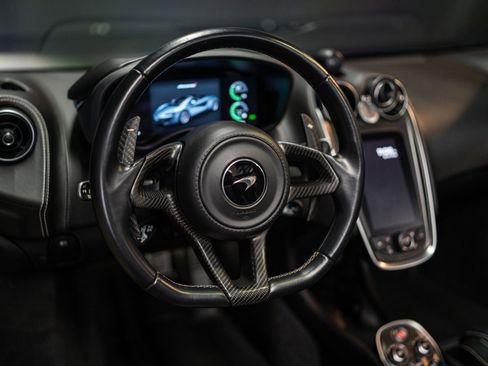 Used 2019 McLaren 570S Spider image 9