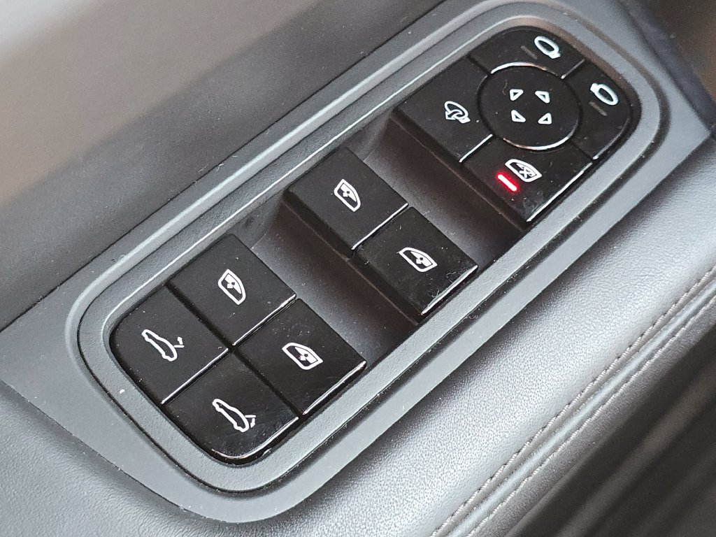Used 2020 Porsche Cayenne Turbo AWD/4WD image 26