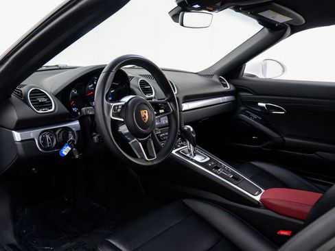 Used 2019 Porsche 718 Boxster image 4