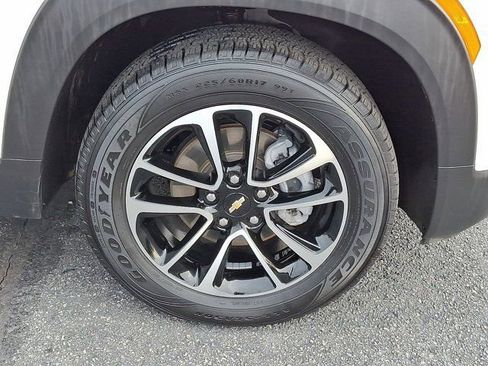 Used 2025 Chevrolet TrailBlazer LT AWD/4WD image 11