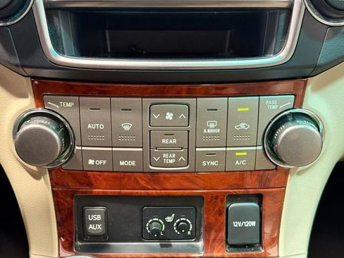 Used 2013 Toyota Highlander Limited FWD image 13