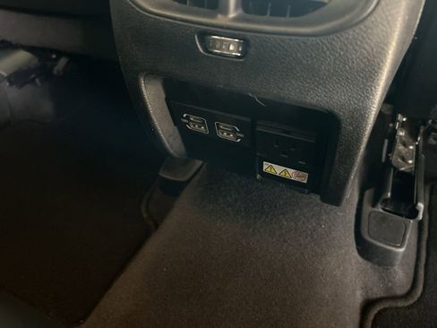 Used 2023 Jeep Cherokee Altitude Lux image 30