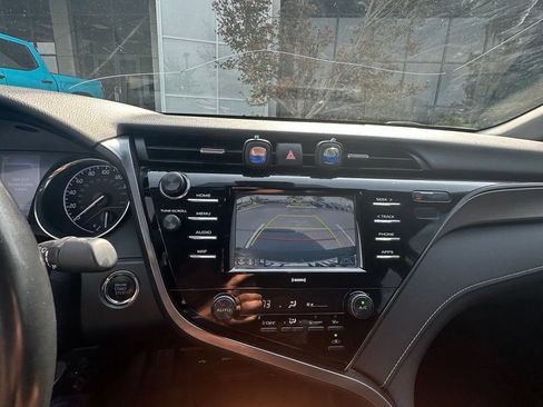Used 2020 Toyota Camry SE w/ Convenience Package FWD image 15