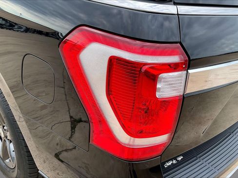 Used 2019 Ford Expedition XLT w/ Equipment Group 202A AWD/4WD image 26