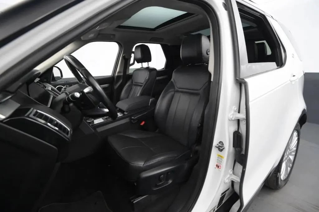 Used 2020 Land Rover Discovery Landmark AWD/4WD image 40
