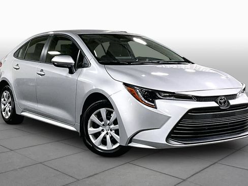 Used 2024 Toyota Corolla LE FWD image 3