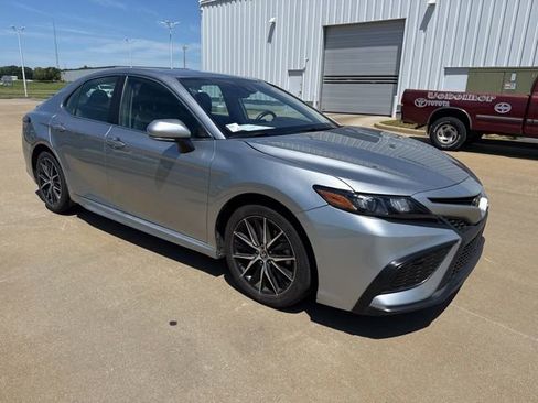 Used 2024 Toyota Camry SE w/ Convenience Package FWD image 11