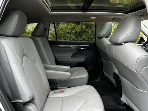 Used 2021 Toyota Highlander Platinum AWD/4WD image 35
