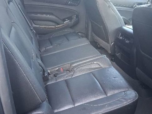 Used 2020 Chevrolet Suburban LT RWD image 4