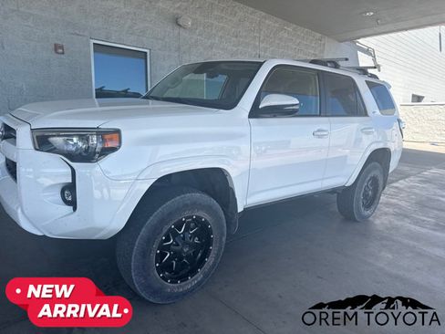 Used 2023 Toyota 4Runner SR5 Premium w/ Moonroof Package AWD/4WD image 12