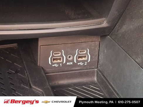 Used 2025 Chrysler Pacifica Limited FWD image 30
