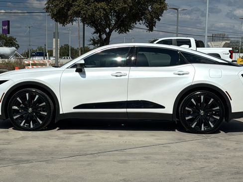 Used 2025 Toyota Crown Platinum image 4