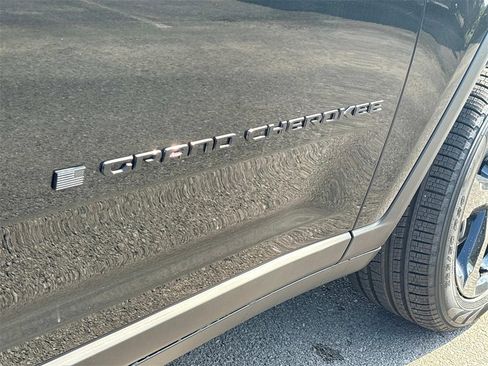 New 2025 Jeep Grand Cherokee L Limited w/ Black Appearance Package image 13