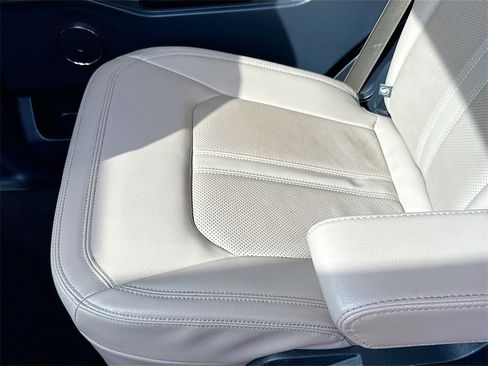 Used 2023 Ford Expedition Limited image 29