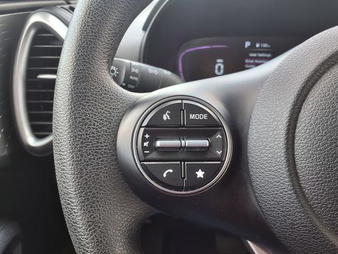 Used 2025 Kia Soul LX w/ LX Technology Package FWD image 21
