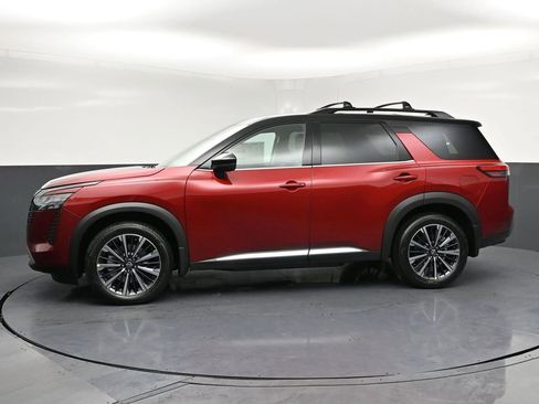 New 2026 Nissan Pathfinder Platinum image 2