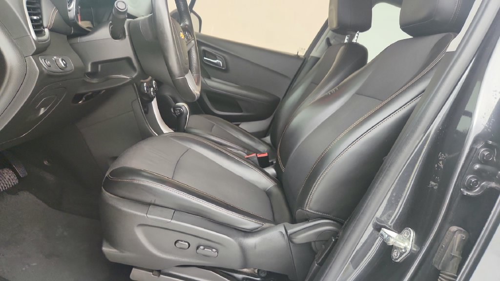 Used 2018 Chevrolet Trax LT w/ LT Convenience Package FWD image 14
