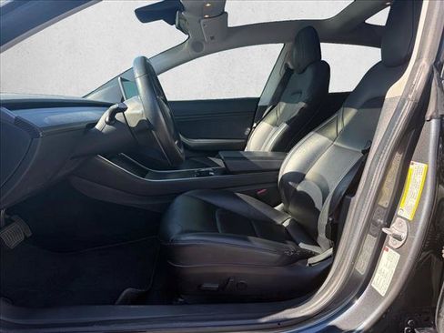 Used 2018 Tesla Model 3 Long Range RWD image 10