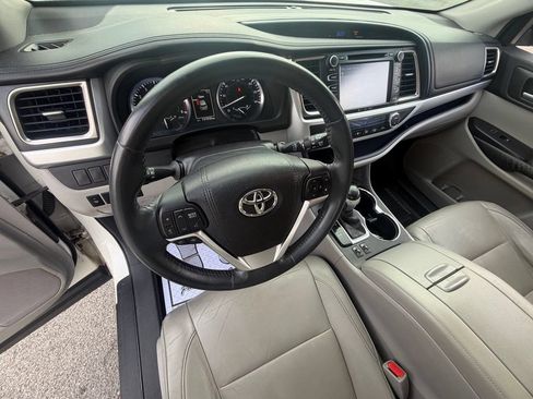 Used 2016 Toyota Highlander XLE AWD/4WD image 12