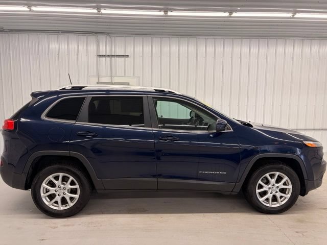Used 2016 Jeep Cherokee Latitude w/ Comfort & Convenience Group AWD/4WD image 6