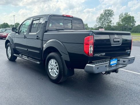 Used 2017 Nissan Frontier SV w/ SV Value Truck Package AWD/4WD image 8