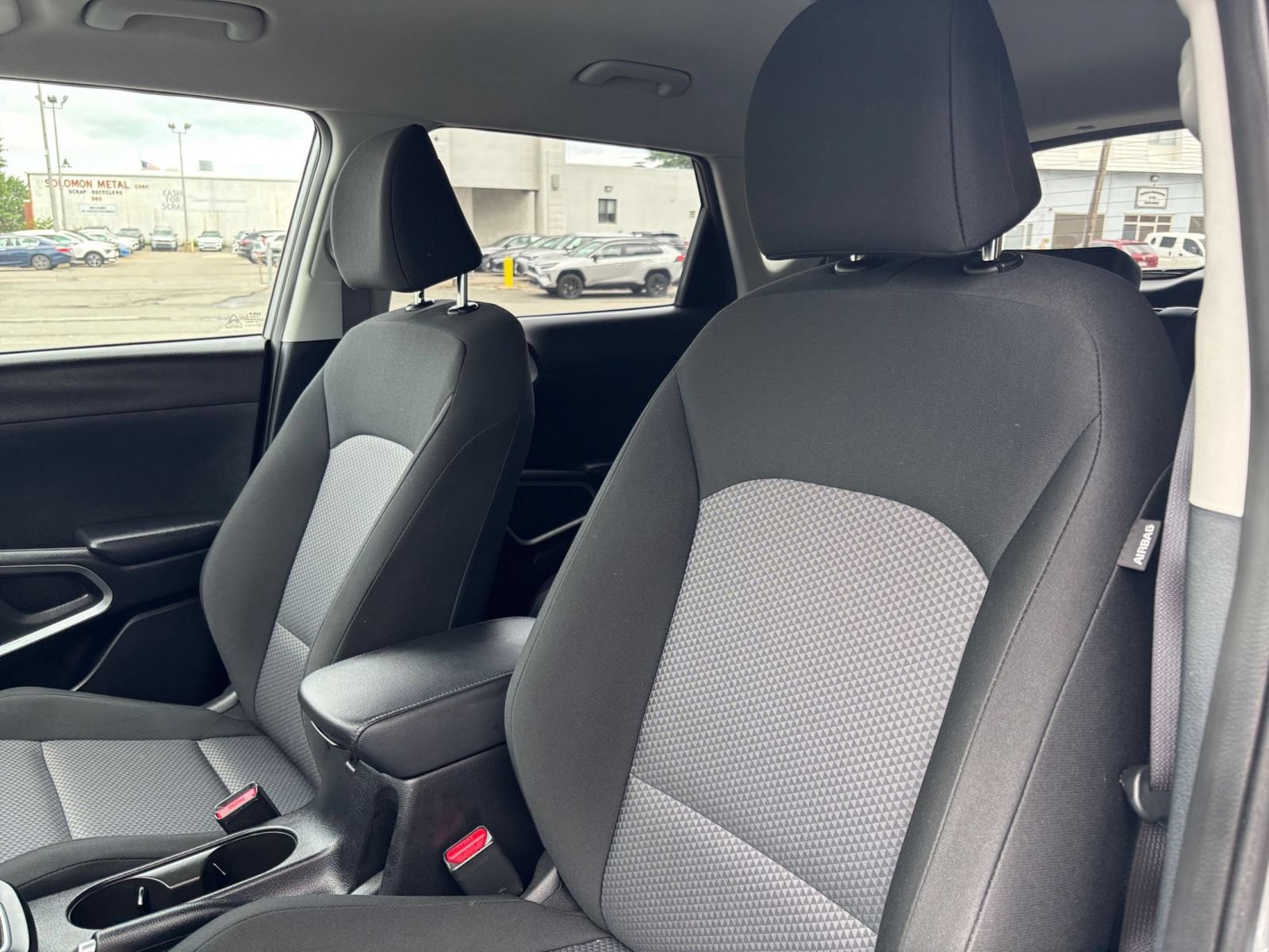 Used 2025 Kia Soul LX w/ LX Technology Package FWD image 30