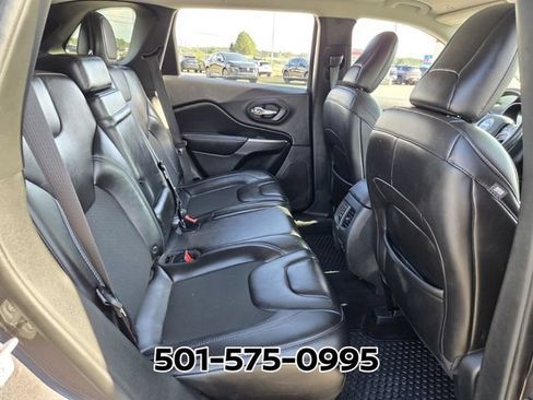 Used 2019 Jeep Cherokee Latitude Plus w/ Cold Weather Group AWD/4WD image 15