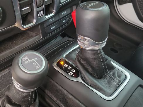 Used 2025 Jeep Gladiator Sport AWD/4WD image 25