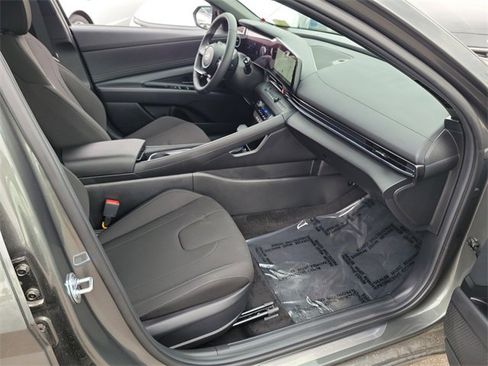 New 2025 Hyundai Elantra SEL image 14