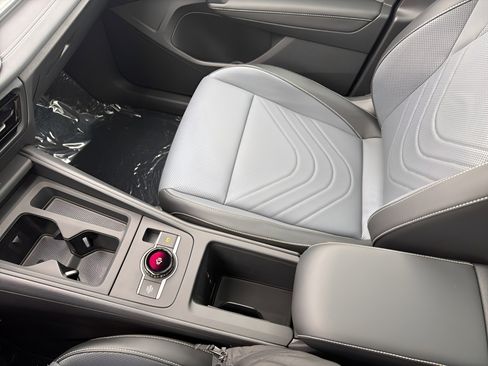 New 2026 Volkswagen Tiguan SE R-Line AWD/4WD image 19
