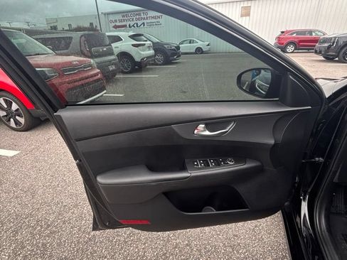 Used 2021 Kia Forte LXS FWD image 11