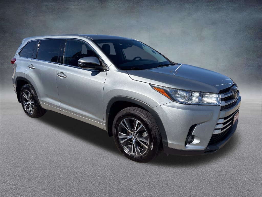 Used 2018 Toyota Highlander Plus AWD/4WD image 7