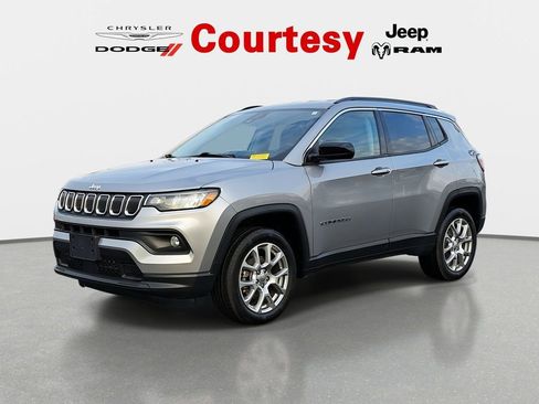 Certified 2022 Jeep Compass Latitude image 9