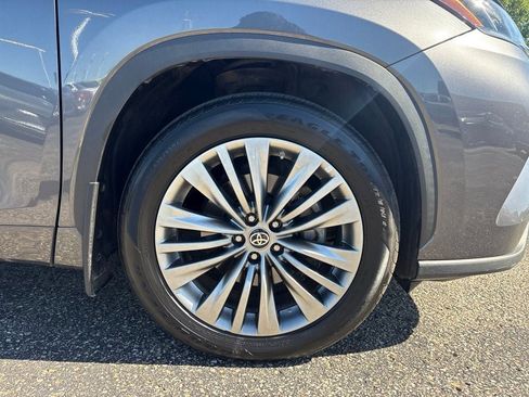 Used 2021 Toyota Highlander Platinum AWD/4WD image 6