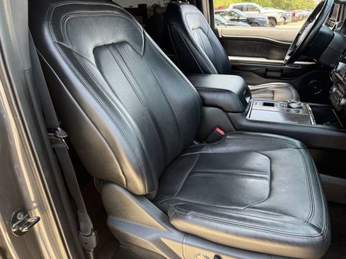 Used 2018 Ford Expedition Limited w/ Equipment Group 302A RWD image 30
