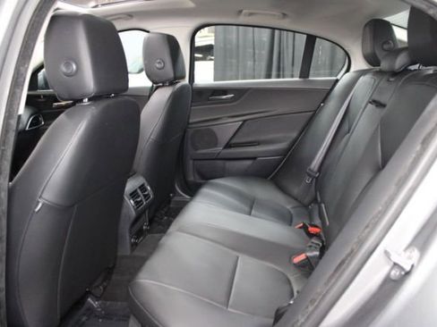 Used 2017 Jaguar XE Premium image 21