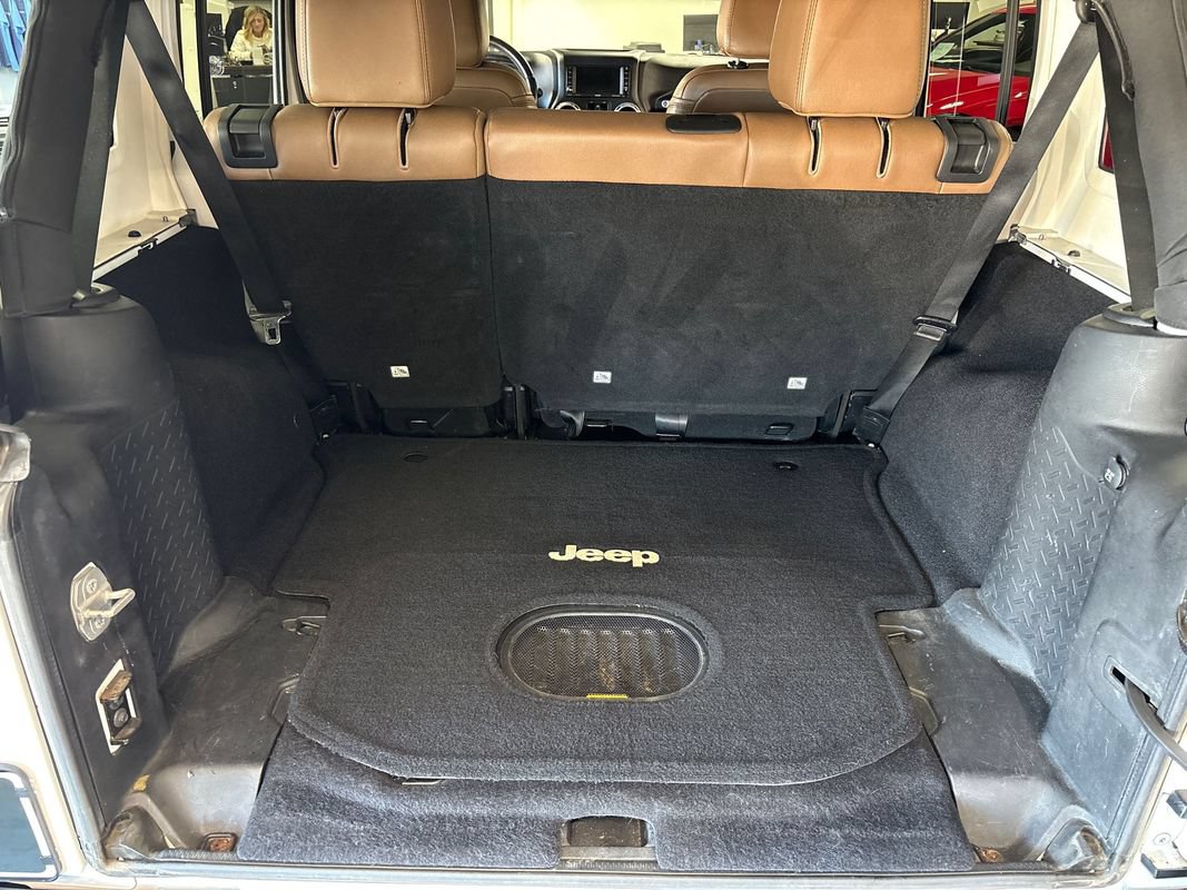 Used 2015 Jeep Wrangler Unlimited Sahara w/ Connectivity Group AWD/4WD image 57