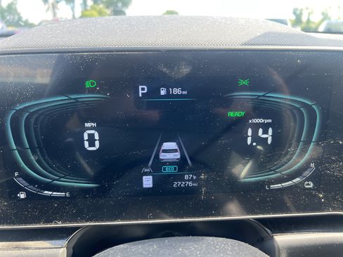 Used 2024 Kia Niro EX FWD image 11