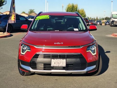 Used 2024 Kia Niro EX FWD image 2