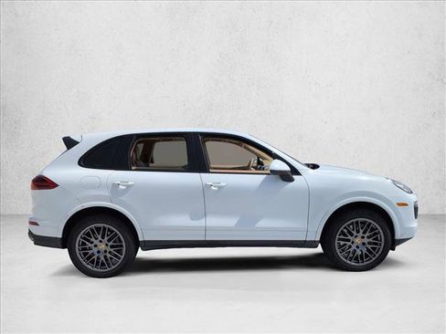 Used 2017 Porsche Cayenne AWD/4WD image 4