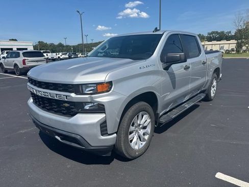 Used 2019 Chevrolet Silverado 1500 Custom w/ Custom Value Package AWD/4WD image 4